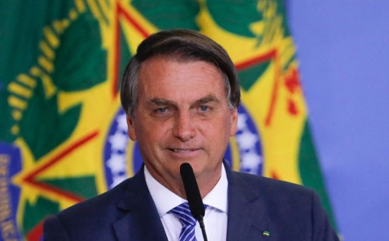 Longe de Rondônia, Jair Bolsonaro entrega casas em MInas Gerais