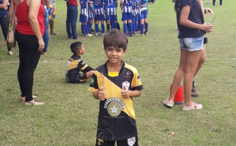 Aos 8 anos, menino prodígio no futebol, de Ouro Preto do Oeste (RO), brilha nos gramados 