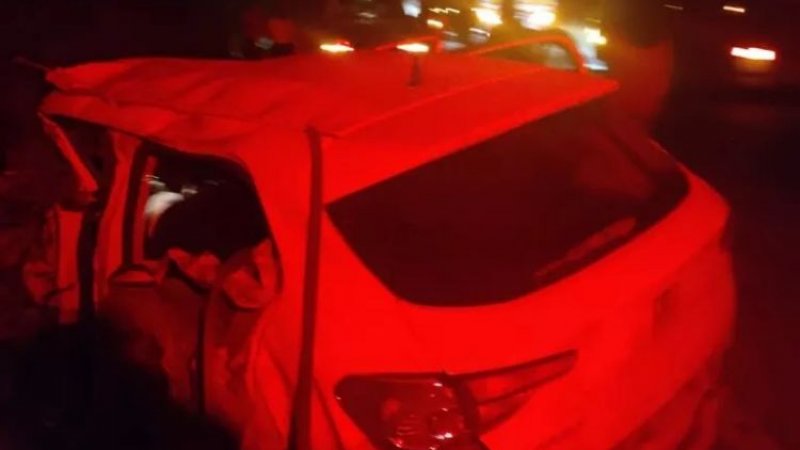 Carro que viajava para Ouro Preto (RO) bate de frente com caminhão na BR-364; quatro pessoas são socorridas