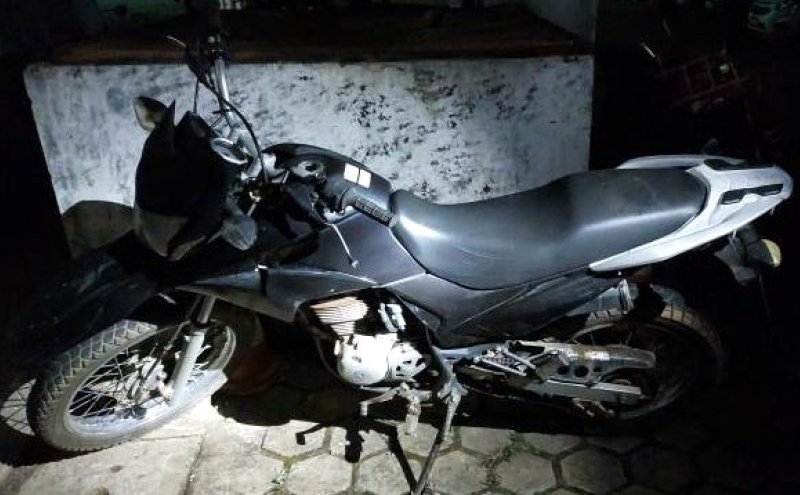 Polícia Militar prende 2 suspeitos por furto e recupera moto em Ji-Paraná